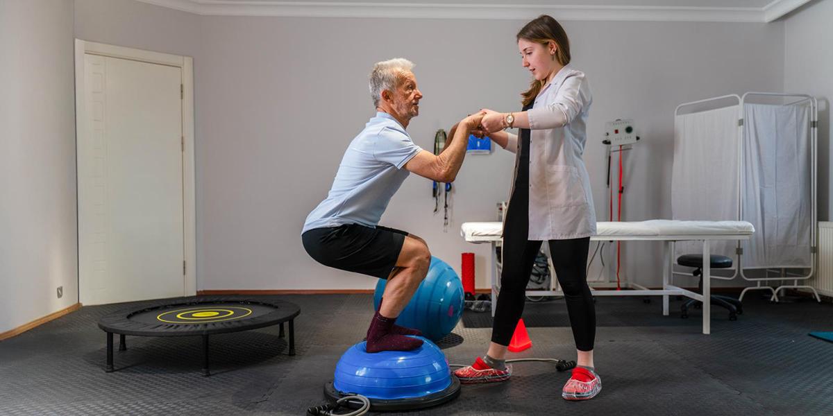 Gleichgewichtstraining kann Altersbeschwerden lindern
